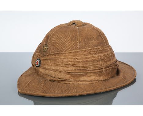LATE 19TH CENTURY/WWI COLONIAL IMPERIAL GERMAN BRITISH WOLSELEY HELMET USED BY THE EAST AFRICAN SCHUTZTRUPPE
constructed of k