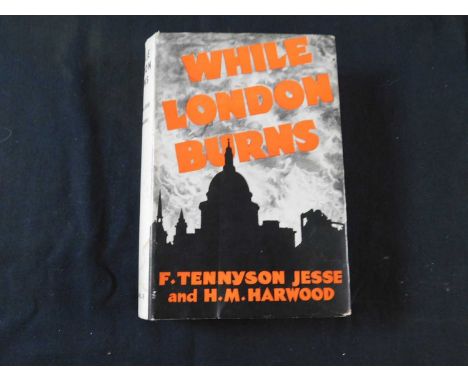 FRYNIWYD TENNYSON JESSE &amp; HAROLD MARSH HARWOOD: WHILE LONDON BURNS, LETTERS WRITTEN TO AMERICA (JULY 1940-JUNE 1941), Lon