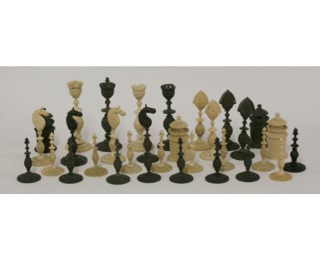 A Vizagapatam chess set,mid 19th century, one side horn, the other natural ivory, in a mahogany box,king 10cmpawn 5.5cm