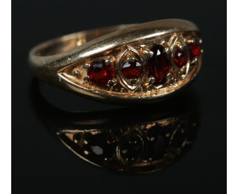 A vintage 9ct Gold garnet five stone ring. Size L. Total weight: 2.4g  Good condition.