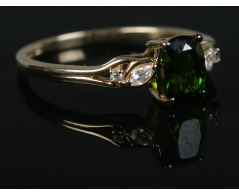 A 9ct Gold, chrome diopside and white topaz ring. Size PÂ½. Total weight: 2.1g  