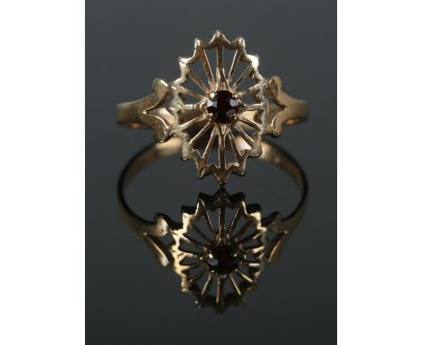 A 9ct garnet set ring featuring web like design. Size O, 1.45g.  Good condition.