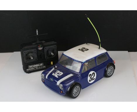 Electric radio control Mini car with race number 32, with Techiplus ACOMS AP227 r/c 