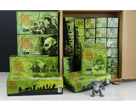 29 Boxed Britains Lord of The Rings figure and figures sets to include 2 x The Hobbits, Cave Troll, 2 x Urak-Hal, 2 x Ringwra