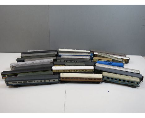 29 OO gauge items of rolling stock, condition varies with some damage, include Hornby, Lima, Kitmaster etc 