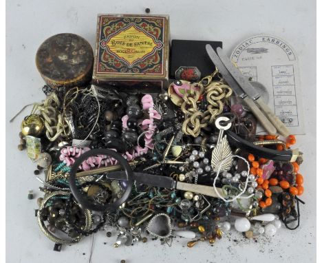 Assorted vintage costume jewellery, to include necklaces, wrist watches and earrings