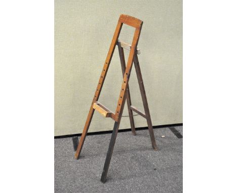 A vintage wooden artist's easel, 118cm high