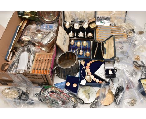 A BOX OF ASSORTED ITEMS, to include a single silver spoon, hallmarked London, approximate gross weight 21 grams, a Cecil Gold