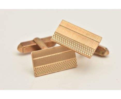 A PAIR OF 9CT GOLD CUFFLINKS, each of a rectangular form with engine turned pattern, whale back fittings, hallmarked 9ct Birm