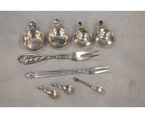 (6) Pieces Georg Jensen sterling silver, c/o (2) acorn handle #62 salts (1 with spoon), (2) Pea in the Pod #110 salts with sp