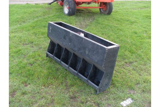 3901 4 Plastic Ad Lib Pig Feeder
