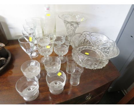 GLASSWARE INCLUDING STOPPERED DECANTER, DRINKING VESSELS AND BOWL