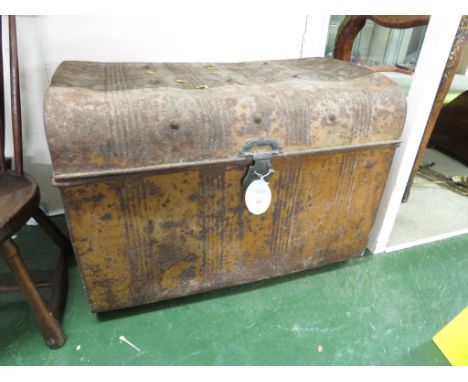 WILLIAMSON PATENT METAL TRUNK