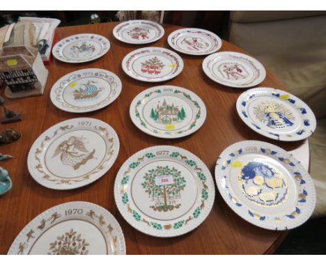 TWELVE SPODE 1970S CHRISTMAS PLATES