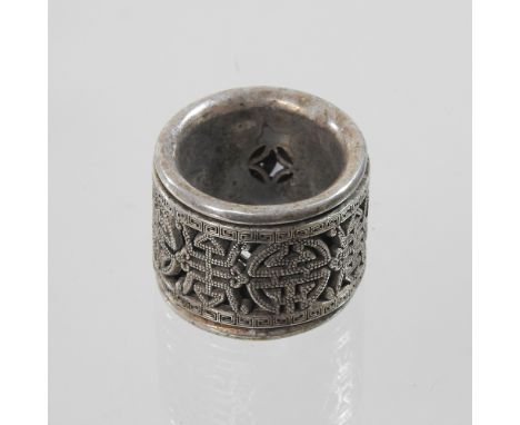 A white metal Chinese archer's ring, 3cm