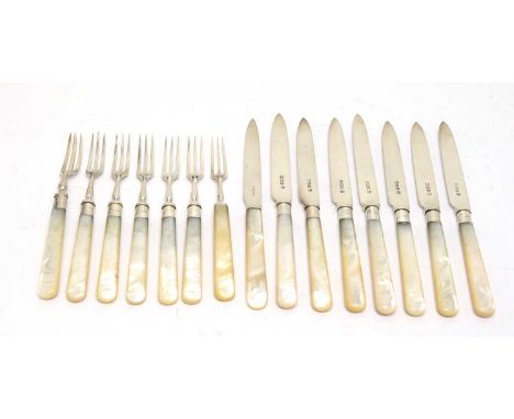 A set of George V tea knives and forks, by John Sanderson &amp; Son Ltd, Sheffield 1921, comprising: seven forks and eight kn