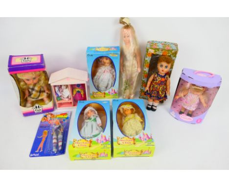 Linda Toys - Playmakers - Others - A group of boxed / carded vintage plastic, wood and vinyl dolls mainly Hong Kong in origin