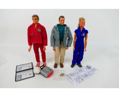 Kenner - Three unboxed vintage 'Six Million Dollar Man' action figures plus some accessories. Lot consists of the Bionic Woma