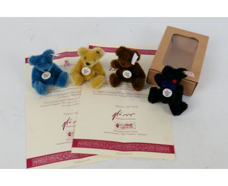 Steiff - 3 x unboxed and 1 x boxed small Steiff bears - Lot includes an unboxed blonde Steiff Club 1997 bear. A blue unboxed 