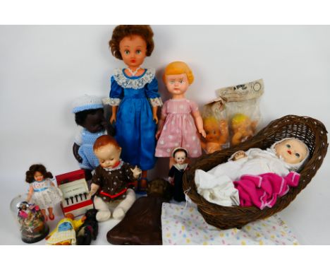 Pedigree - Roddy - Celluko - Others - A mixed collection of vintage dolls and toys made from various materials and in a varie