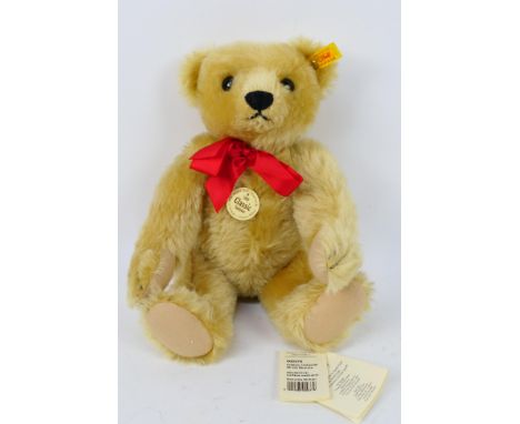 Steiff - A Classic 1909 replica mohair Steiff bear - The #000379 bear has metal joints, stitched nose, mouth, and paws, plast