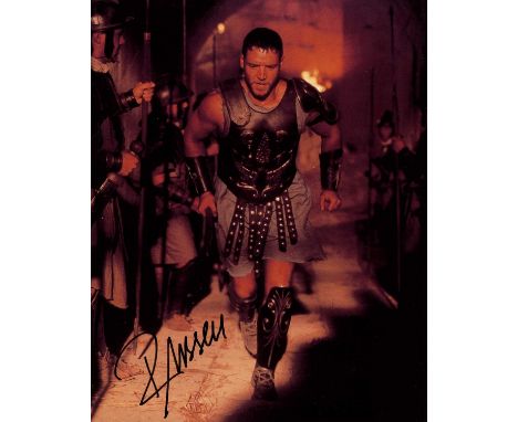 CROWE RUSSELL: (1964- ) New Zealand-born Australian Actor, Academy Award winner. Signed colour 8 x 10 photograph by Crowe, th