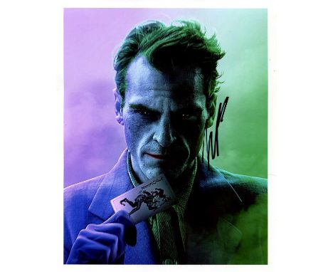 PHOENIX JOAQUIN: (1974- ) American Actor, Academy Award winner. Signed colour 8 x 10 photograph by Phoenix, the image depicti