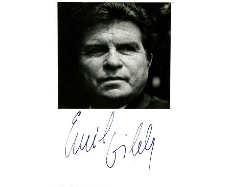 GILELS EMIL: (1916-1985) Soviet Pianist. Widely regarded as one of the greatest pianists of all time. Scarce signed 3.5 x 5.5