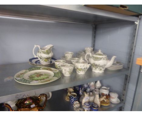 A ROYAL DOULTON 'RIDGEWAYS' WINDSOR PATTERN PART TEA AND DINNER SERVICE OF 28 PIECES, TWO BLUE AND WHITE SIDE PLATES AND A RO