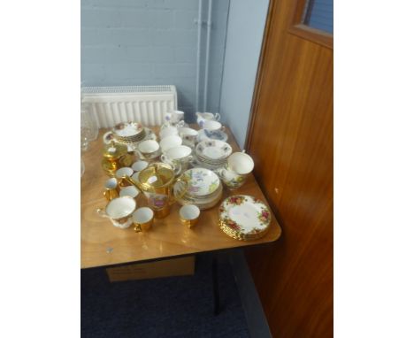 ROYAL ALBERT 'OLD COUNTRY ROSES' PART TEA SERVICE FOR 6 PERSONS, SALISBURY CHINA PART SERVICE AND OTHER CHINA TEA WARES 
