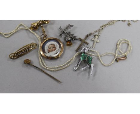 An Edwardian 9ct gold mounted portrait pendant brooch and other minor jewellery including a 15ct sick pin.