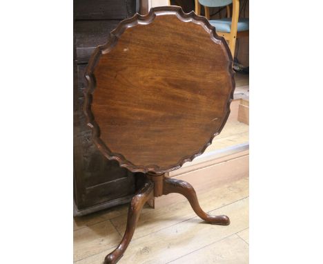A Chippendale style mahogany pie crust topped tea table W.67cm