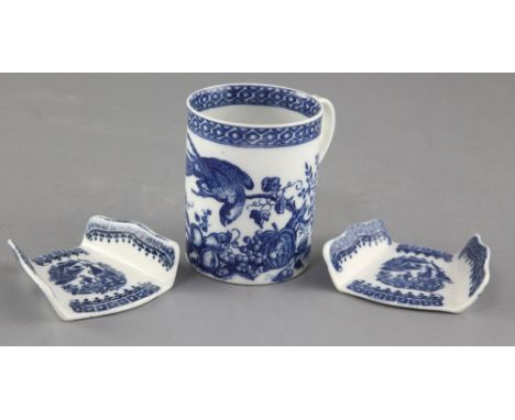 A Caughley parrot and fruit pattern small mug and a pair of Caughley fisherman and cormorant pattern asparagus servers, c.178