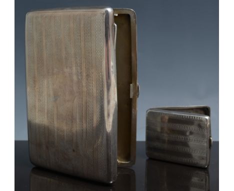 Silver cigarette case, Birmingham 1923, engine turned, 13cm and a silver vesta (2)