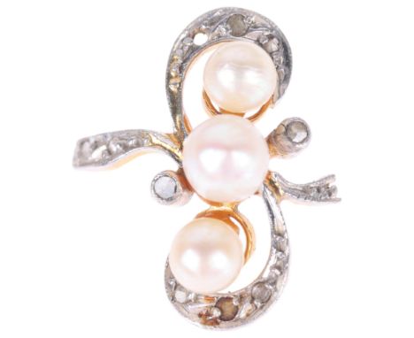 An 18ct gold whole pearl and diamond ring head, setting height 19.6mm, 2g (A/F) . Condition Report:This Lot is only the head 