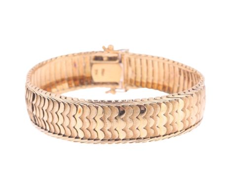 An Italian 14ct gold bracelet, of overlapping lobed link design, with polished and textured decoration, 19cm, 30.2g . Conditi