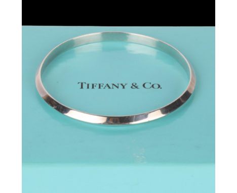 TIFFANY & CO - a sterling silver bangle, maker T&Co, import London 1995, band width 4.8mm, internal circumference 19cm, 16.6g