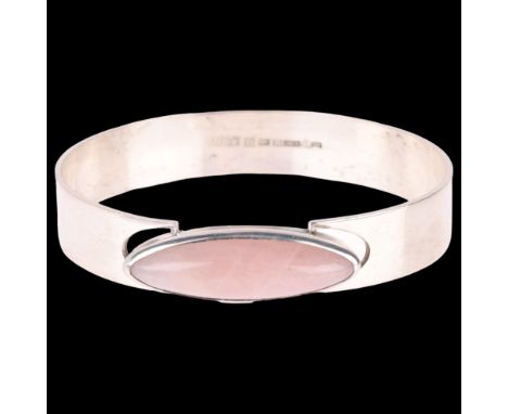 KAUNIS KORU OY - a Finnish modernist sterling silver rose quartz torque bangle, designed by Heikki Katsonen, circa 1961, sett