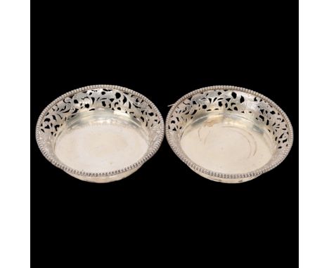 A pair of Continental sterling silver circular dishes, imported by Adolph Barsach Davis, London 1929, circular form with pier