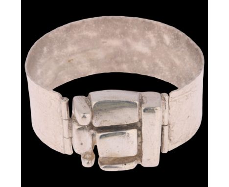 ATTRIBUTED TO MENNO MEIJER (1930 - 2022) - a heavy Dutch brutalist silver bangle, circa 1970, the cast silver block clasp on 
