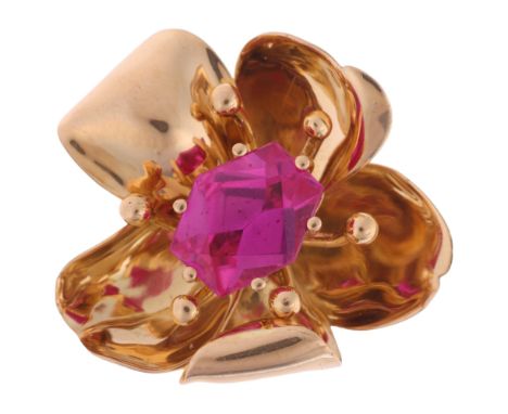 A large 18ct gold synthetic ruby flowerhead ring, claw set with hexagonal-cut synthetic ruby, unmarked mount tests as 18ct, s