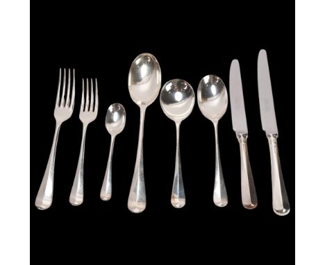 A set of Elizabeth II silver Rat Tail pattern cutlery for 8 people, United Cutlers Ltd, Sheffield 1993, comprising dinner kni