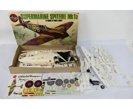 Airfix - A boxed vintage 1976 Airfix #12001-6 1:24 scale Supermarine Spitfire Mk1a plastic model kit. The box contains what a