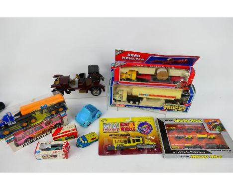 Road Champs - Kees - Tomy - Other - A mixed collection of vintage plastic, diecast and tinplate, wooden vehicles and toys in 