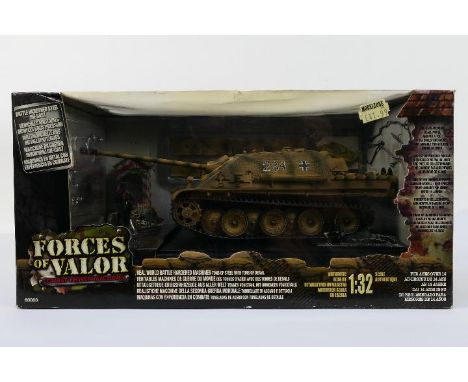 Forces of Valor - A boxed 1:32 scale Forces of Valor #80312 diecast WW2 German Jagdpanther (Germany 1944). The model appears 