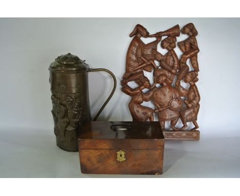 A good quality 19th century mahogany veneered tea caddy with central looped handle to the top with mother of pearl inlaid det