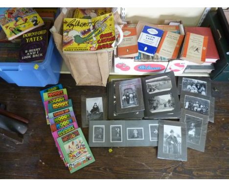 A collection of vintage children's books including Little Folk Annuals together with cartoon books, a further collection of v