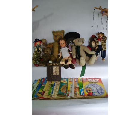 A collection of vintage toys to include a straw brown coloured teddy bear with applied amber glass eyes, various dolls, a stu