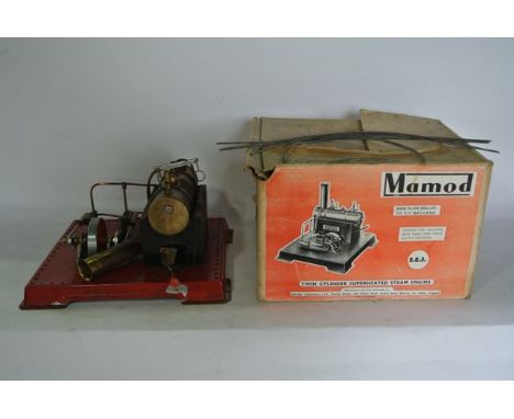 A boxed vintage Mamod twin cylinder super heated steam engine, Model No SE3