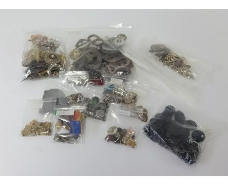 A quantity of various vintage costume jewellery, brooches, cufflinks, rings, jet etc.